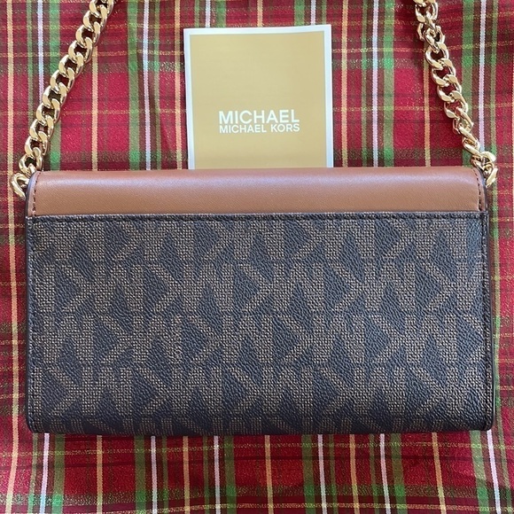 Brand New Michael Kors Large Chain Crossbody Clutch Purse in Brown & Luggage - Picture 4 of 16